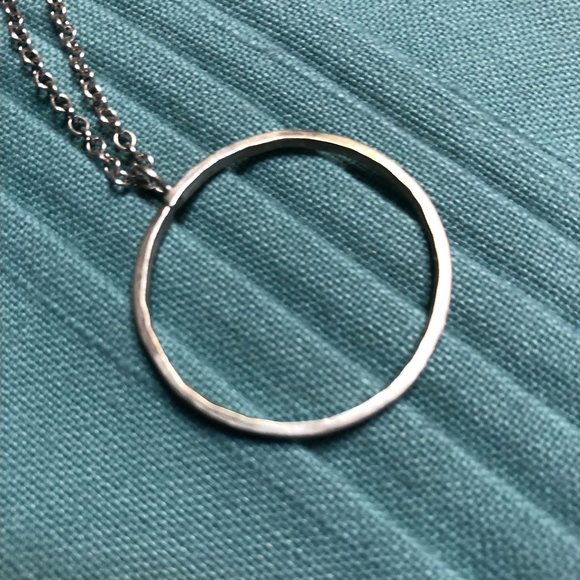 Necklace and Earrings bundled - Minimalist style - Color: Silver - 16" chain - Picture 5 of 7